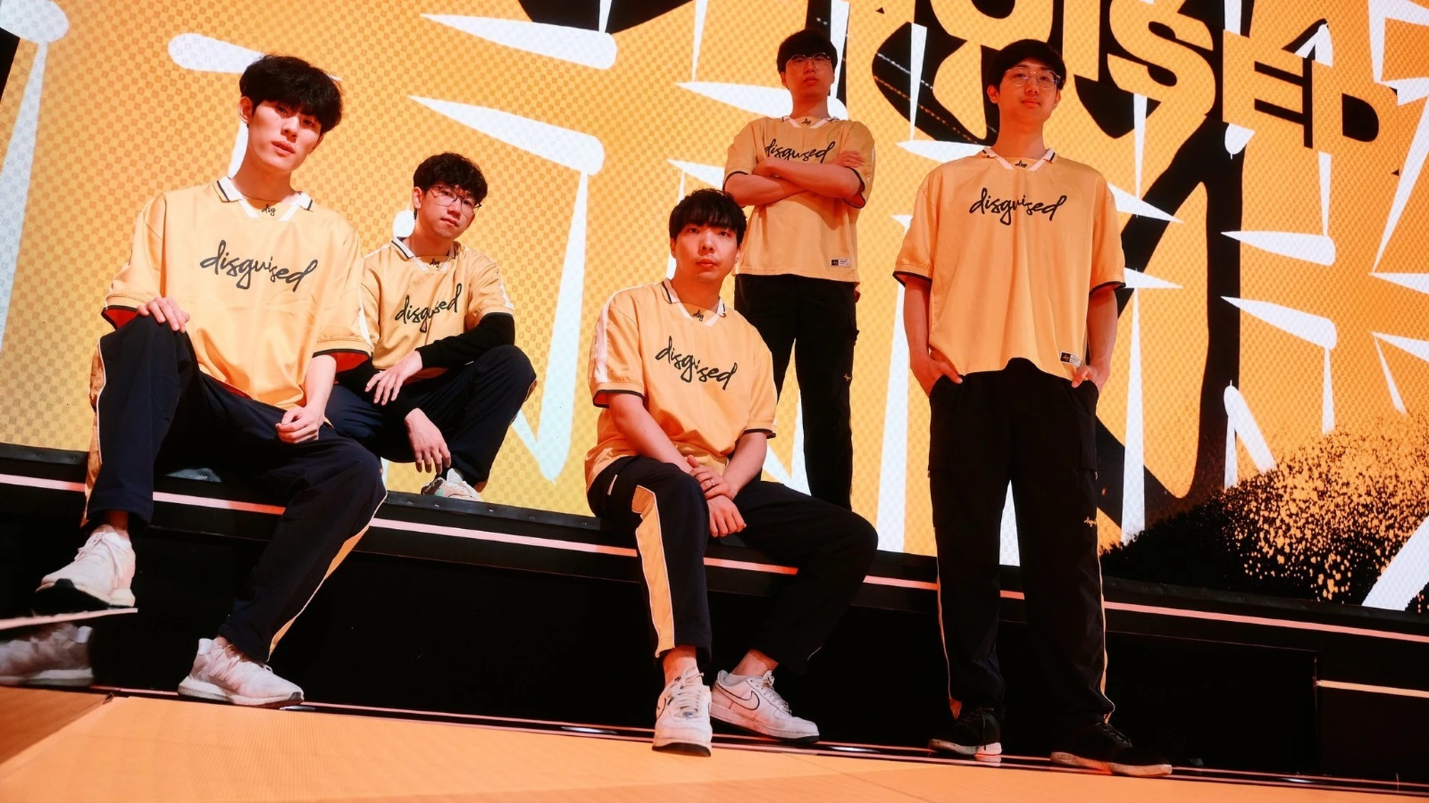 tương lai của luminosity bấp bênh sau thất bại lcs 2026 26 disguised posing.jpg