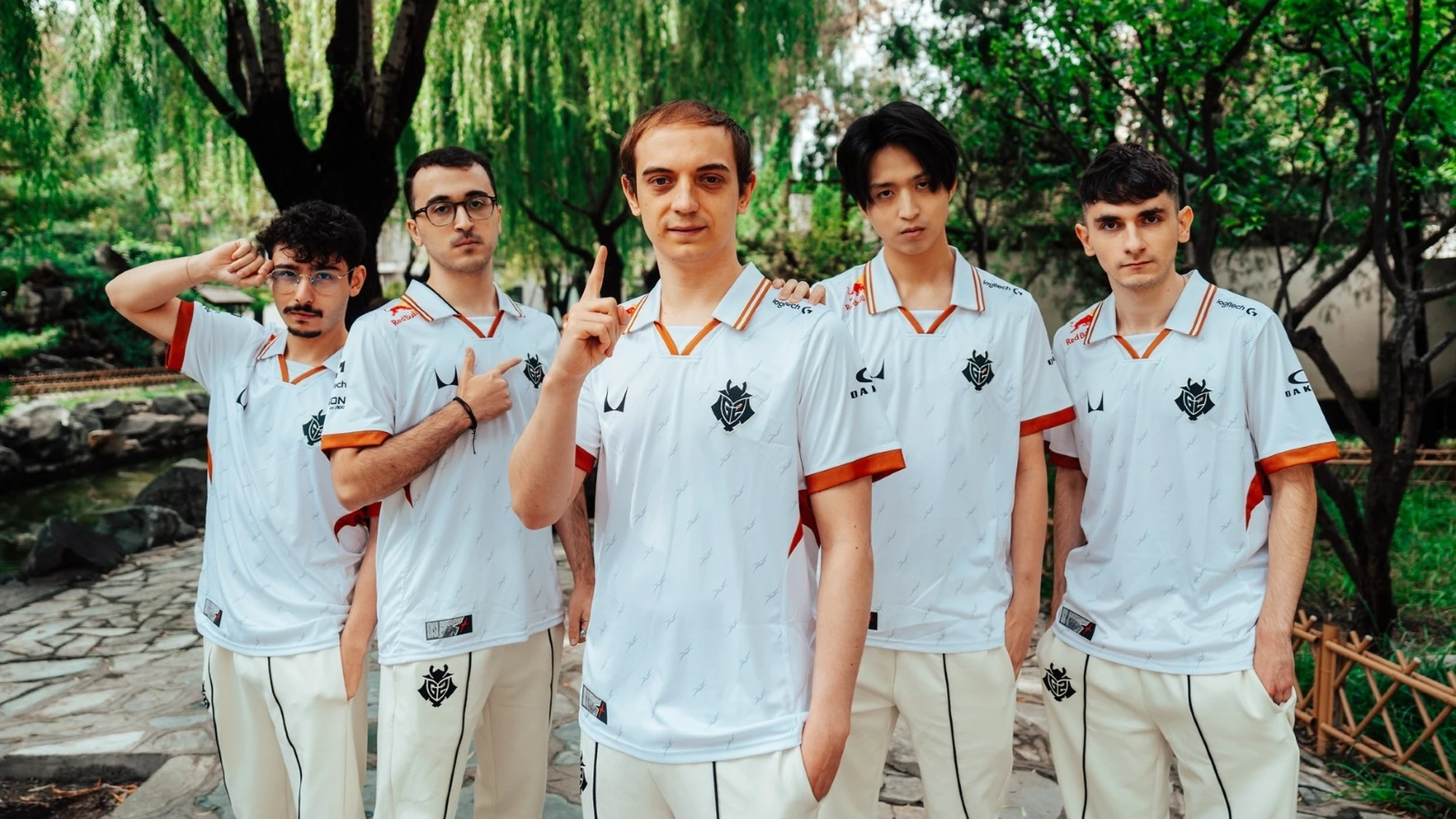 g2 đánh bại flyquest tại lol worlds 2025 để đứng đầu châu âu 20 g2 posed up.jpg